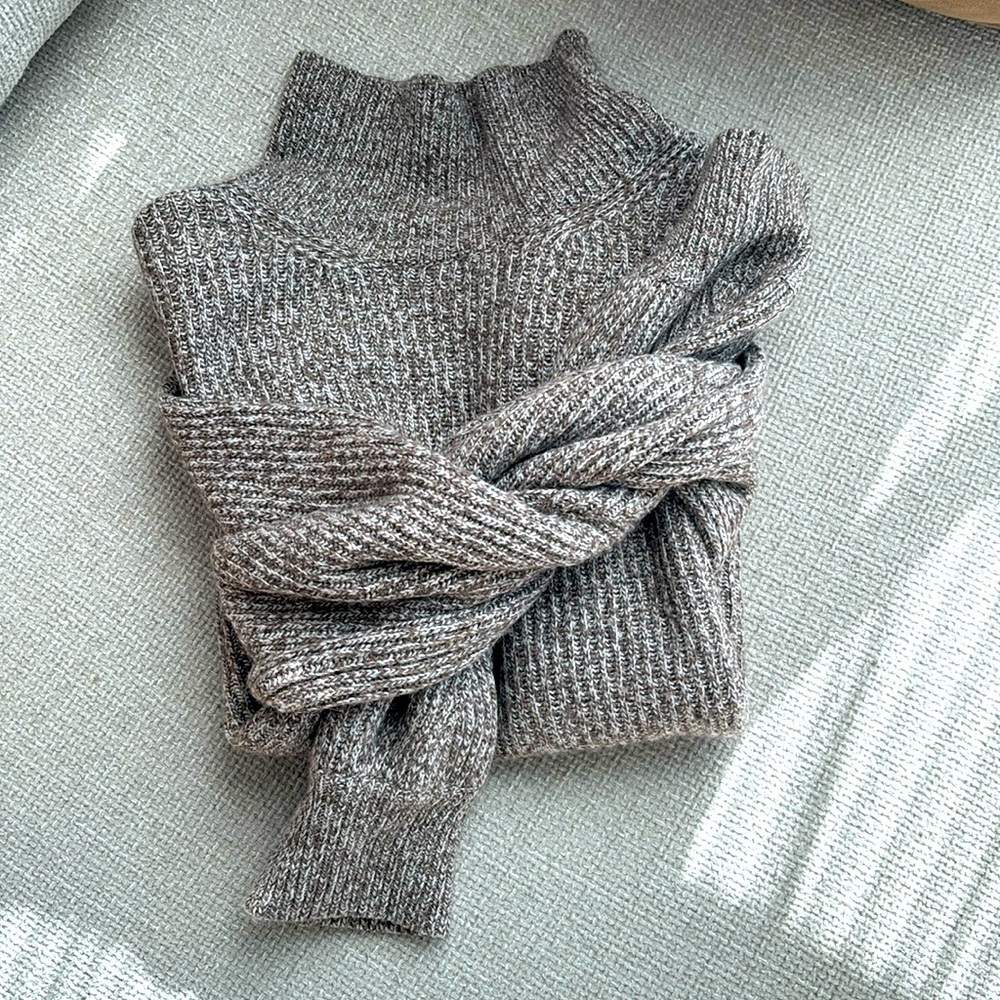 Gift for her 🎁 Minimalism ☕️Club Monaco Sweater-XS